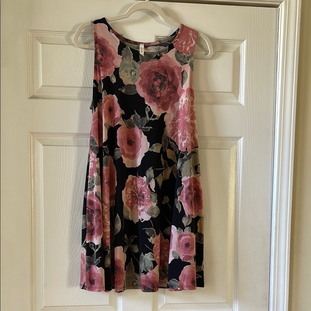 M t s Floral Sleeveless Dress, size Small, EUC